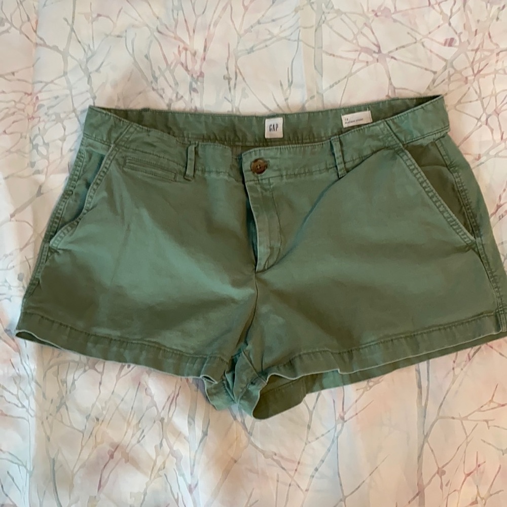 Gap green khaki shorts, size 14
